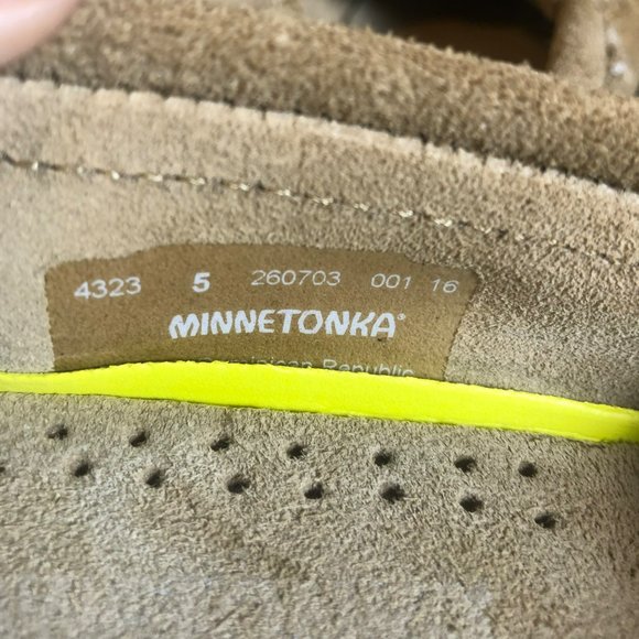 Minnetonka Light Brown Suede Moccasins Womens Sz 5 Fringe Boho - Picture 5 of 6